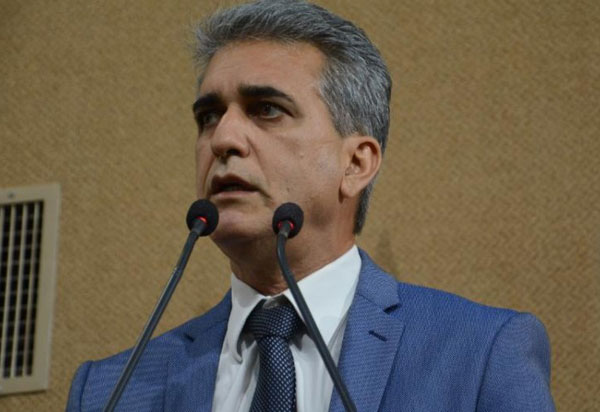 Robinson Almeida se posiciona contra tentativa de reeleição de Nelson Leal à presidência da Assembleia Legislativa