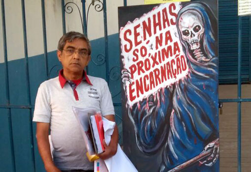 Artista plástico ironiza problemas na Central de Regulação e Marcação de Brumado