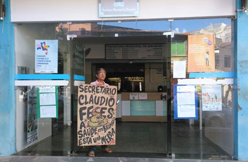 Artista brumadense protesta contra o secretário de saúde de Brumado