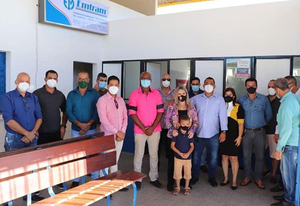 Ivana Bastos e Wilson inauguram a nova rodoviária de Ibitiara