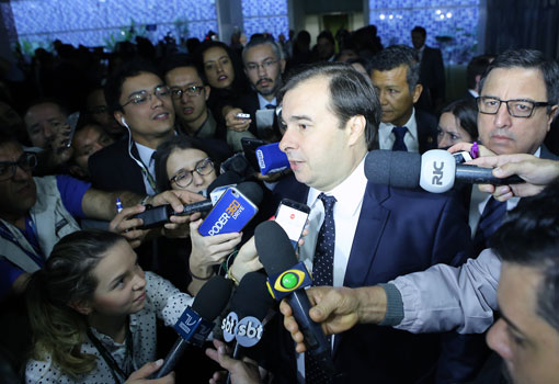 Rodrigo Maia indica que reforma política deve ser prioridade nas próximas semanas