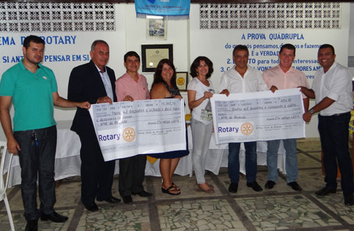 Rotary Club de Brumado realizou reunião festiva para entrega de fundos arrecadados com a realização do Camarote Central para construção do muro da APAE de Brumado