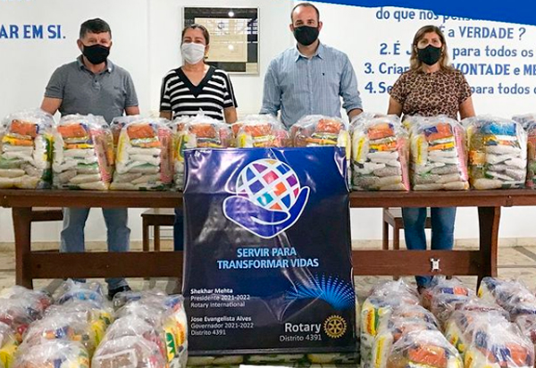 Rotary Club de Brumado e a Casa da Amizade iniciam o ano rotário com doação de cestas básicas