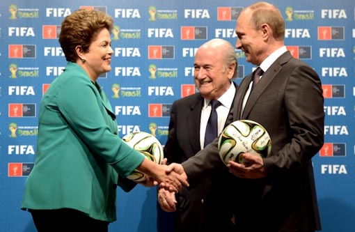 Copa no Brasil foi um sucesso, diz Blatter ao passar sede à Rússia