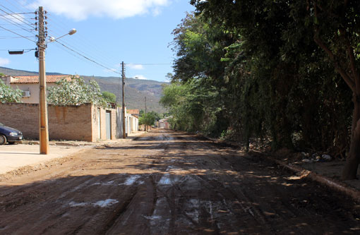 Brumado: Após protestos rua Albertino Marques Barreto será asfaltada