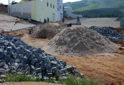 Brumado: prefeitura realiza processo de duplicação da Rua Antônio Francisco da Silva