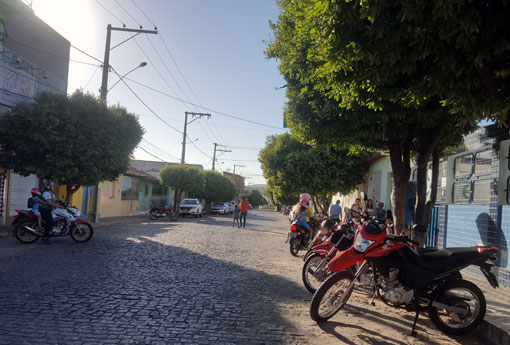 Brumado: vereadora Ilka Abreu indica construção de lombofaixa em frente a Escola Monteiro Lobato