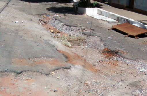 Brumado: Moradores reclamam de falta de estrutura em ruas do Bairro Olhos D'água