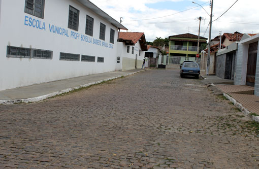 Brumado: Bandido em moto rouba celular de adolescente