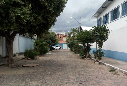 Brumado: mulher é assaltada e tem aparelho celular roubado na Rua dos Estudantes