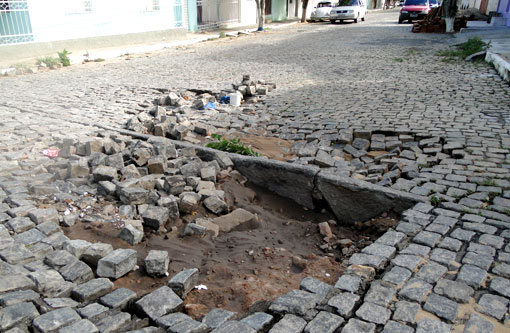 Chuva danifica ruas e avenidas em Brumado