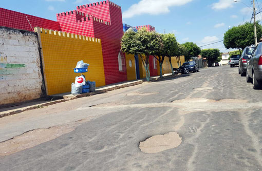 Brumado: Usuários cobram recuperação da Rua Euzíno Tanajura