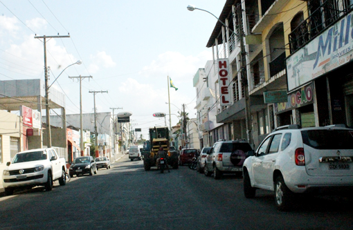 Brumado: Bandido assalta loja e ainda agride funcionária