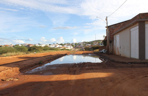 Brumado: Morador cobra pavimentação da  Rua Israel Dias de Oliveira
