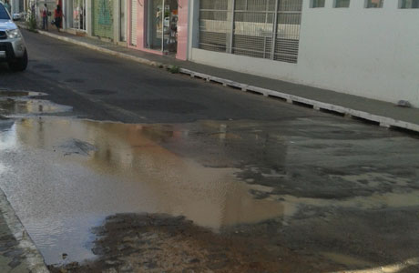 Você Repórter: Internauta reclama de problemas de infraestrutura no centro de Brumado