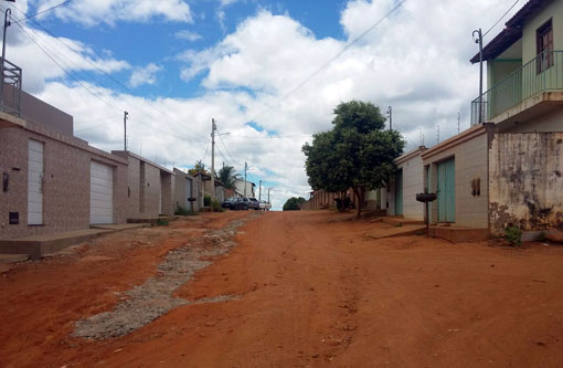 Criminosos cortam cerca elétrica e arrombam casa em Brumado