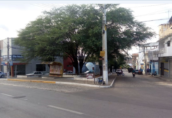 Brumado: falta d’água prejudica moradores e comerciantes da Rua Padre Anchieta