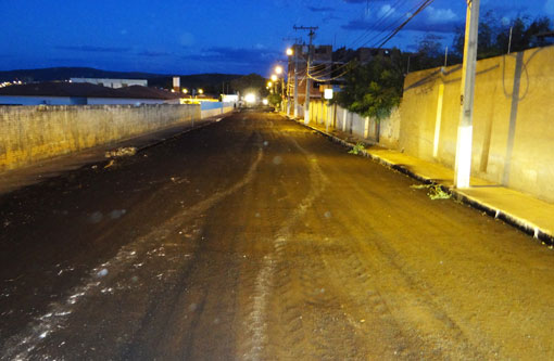 Brumado: Começou a recuperação asfáltica da Rua Rio de Contas