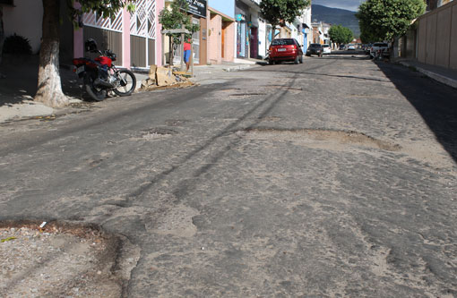 Brumado: Moradores pedem recuperação da Rua Tenente Amarílio da Silva Leite