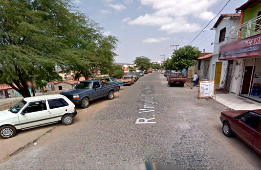 Brumado: Bandidos assaltam mercadinho e apontam arma para criança