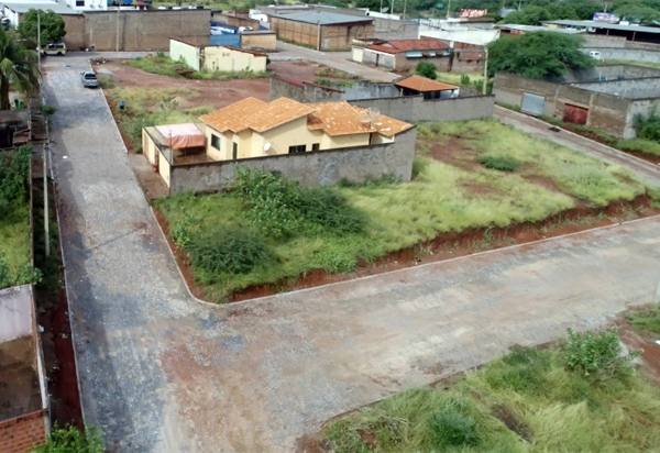 Prefeitura de Brumado realiza obras estruturantes no bairro Feliciano Pereira