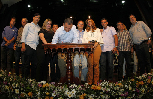 Em Guanambi, Rui autoriza construção da terceira policlínica