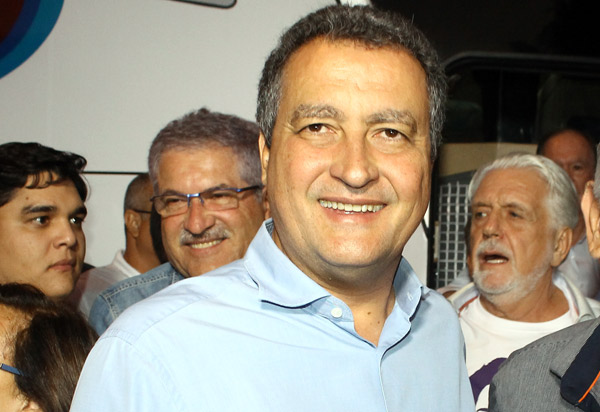 Governo garante 13° e anuncia antecipação de salário dos servidores