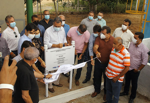 Em Aracatu, Rui Costa entrega sistema de abastecimento de água e anuncia construção de nova unidade escolar