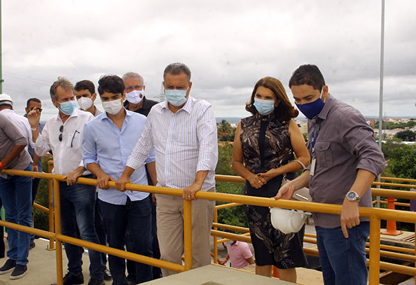 Em Aracatu, Rui Costa entrega sistema de abastecimento de água e anuncia construção de nova unidade escolar