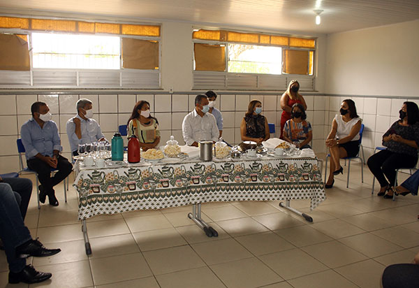 Em Aracatu, Rui Costa entrega sistema de abastecimento de água e anuncia construção de nova unidade escolar