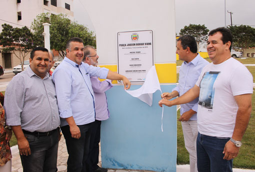 Rui inaugura Ponto Cidadão e assina convênios que fortalecem agricultura em Barra da Estiva