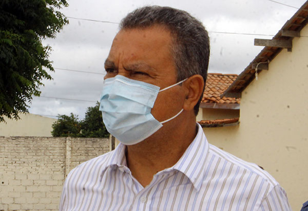 Em Lagoa Real, Rui assina ordem de serviço para ampliação da Adutora do Algodão