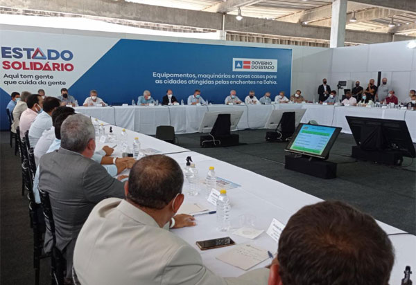 Governo do Estado firma convênios para construção de moradias e entrega equipamentos a municípios afetados pelas chuvas