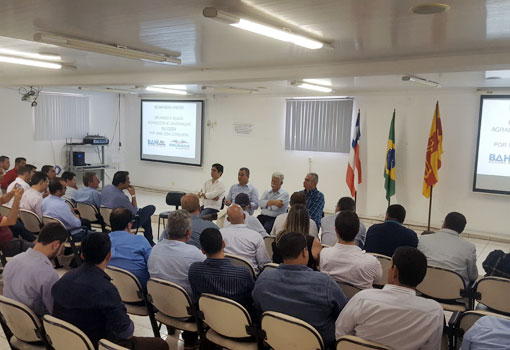 Durante visita a Brumado, Rui Costa reúne prefeitos para discutir implantação da Policlínica