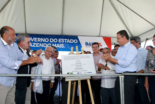 Covernador Rui Costa inaugura instalações de hospital e entrega obras em Vitória da Conquista