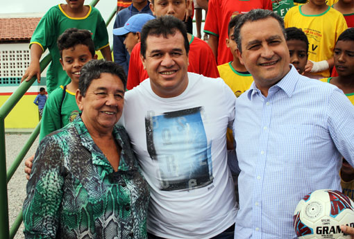 Rui inaugura Ponto Cidadão e assina convênios que fortalecem agricultura em Barra da Estiva