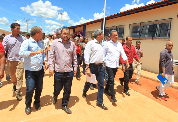 Em Rio do Antônio, Rui Costa inaugura escola com capacidade para 600 alunos