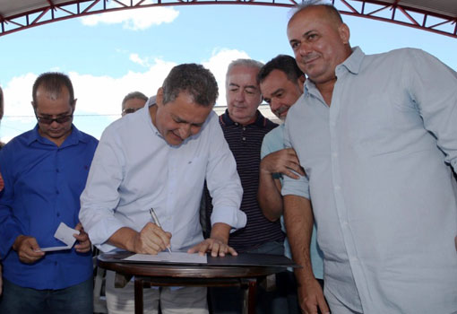 Rui Costa autoriza recuperação de 83 quilômetros de rodovia em Tanque Novo