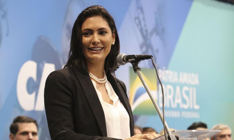 Primeira-dama Michelle Bolsonaro testa positivo para covid-19