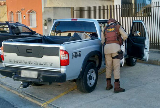 Brumado: polícia recupera S10 roubada durante assalto em residência e prende dois suspeitos do crime