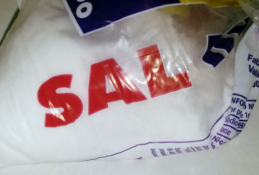 Redução do consumo mundial de sal evitaria milhões de mortes, diz estudo