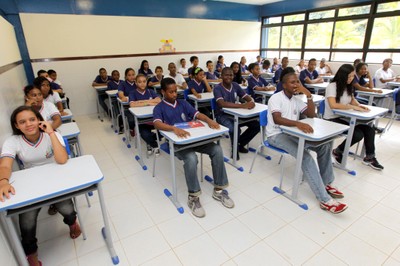 SEC: ASSEGURA CUMPRIMENTO DO ANO LETIVO DE 2012