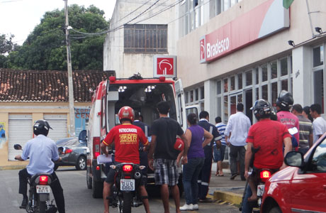Brumado: Morador de rua sofre convulsão, cai, corta o supercílio e recusa atendimento do Samu