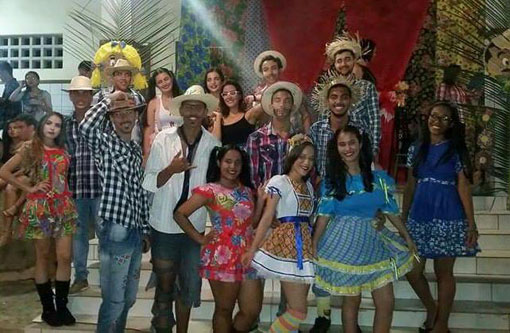 Colégio Estadual de Brumado realiza festa junina