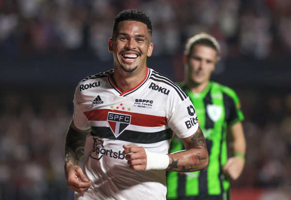 Luciano marca e São Paulo supera o América-MG no Morumbi Copa do Brasil