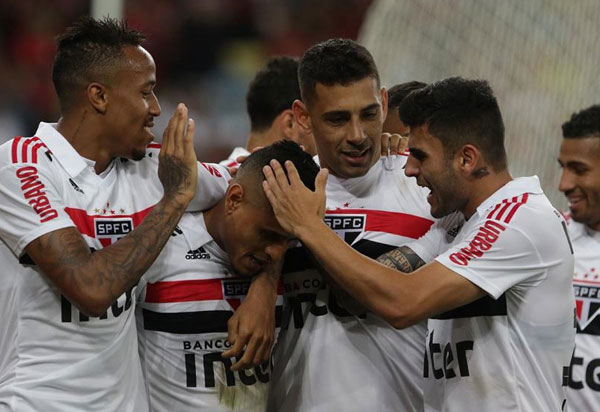 São Paulo, Corinthians, Vitória, Ceará e Grêmio vencem na retomada do Brasileirão