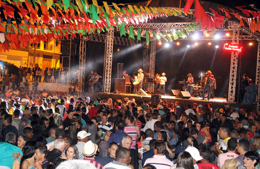 Fotos: São Pedro do Bairro Olhos D'água 2º dia