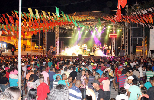 Brumado: São Pedro do Bairro Olhos D'água é realizado com grande sucesso de público