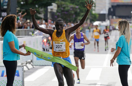 Africanos mantêm domínio, vencem a São Silvestre