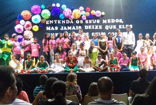 Brumado: Escola Municipal Idalina Azevedo Lobo realiza VII Sarau de Poesia com o tema 'Olhares Poéticos'